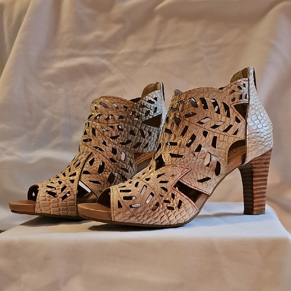 Chic Cutout Heeled Sandals